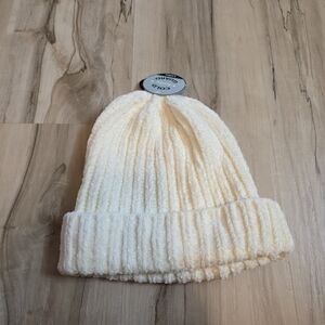 Cold Amity Guard NWT Ladies Cozy Cream Knit Beanie